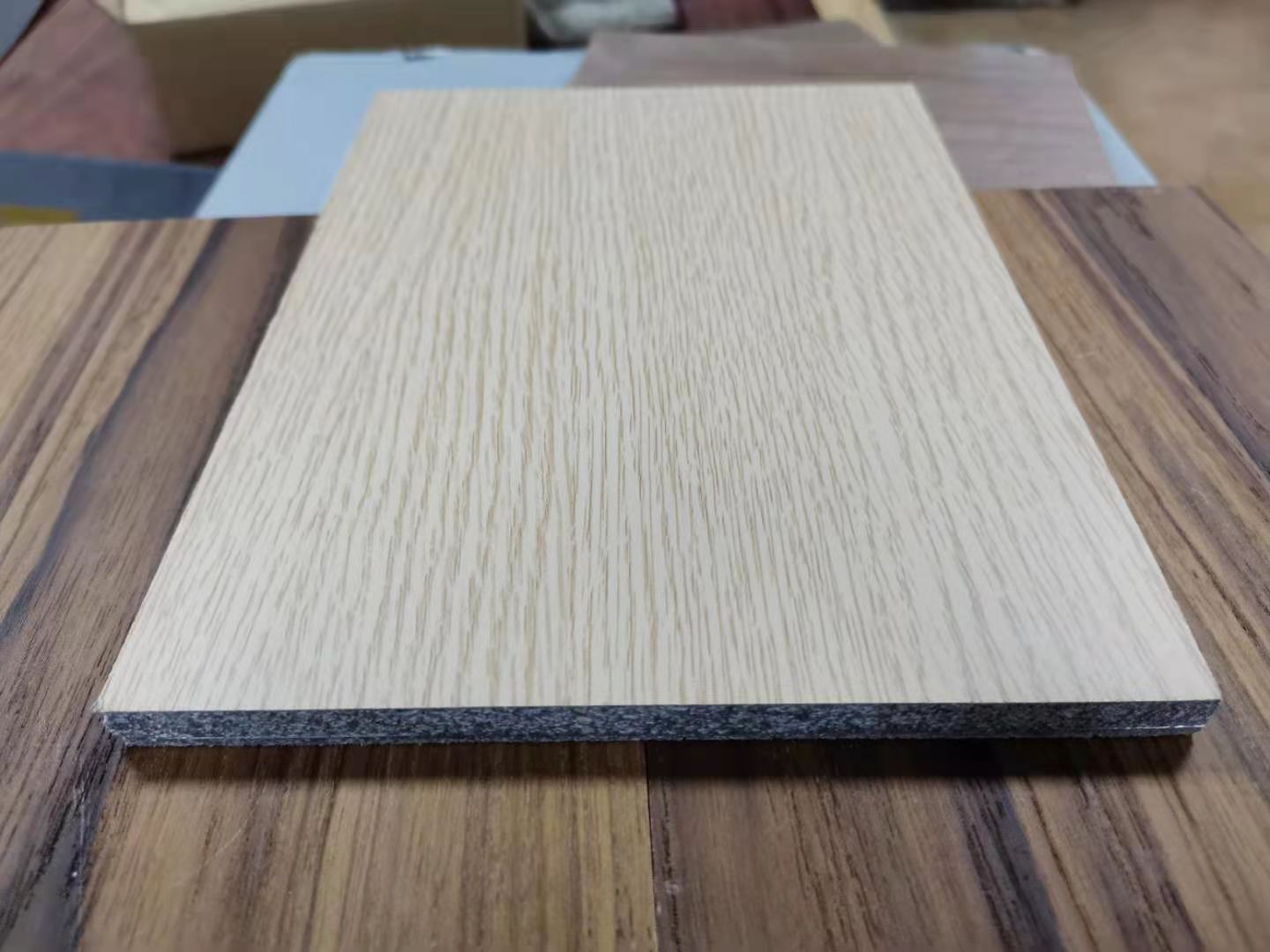 Panel de pared ignífugo de silicato de calcio de grado A1 de superficie resistente a los arañazos para decoración interior de Guangdong